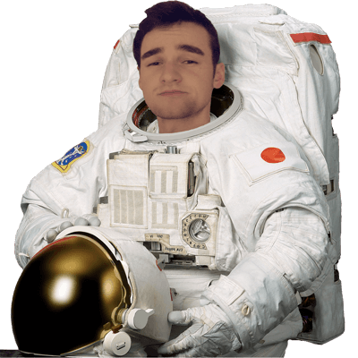 William en tenue d'astronaute